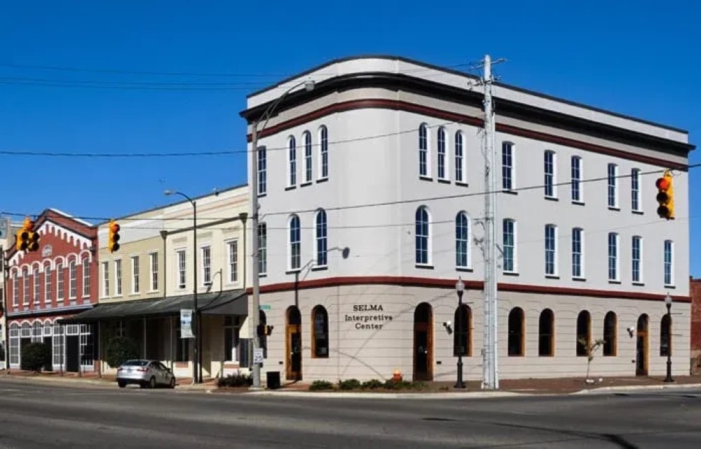 Luxury Inn and Suites at Selma Interpretive Center